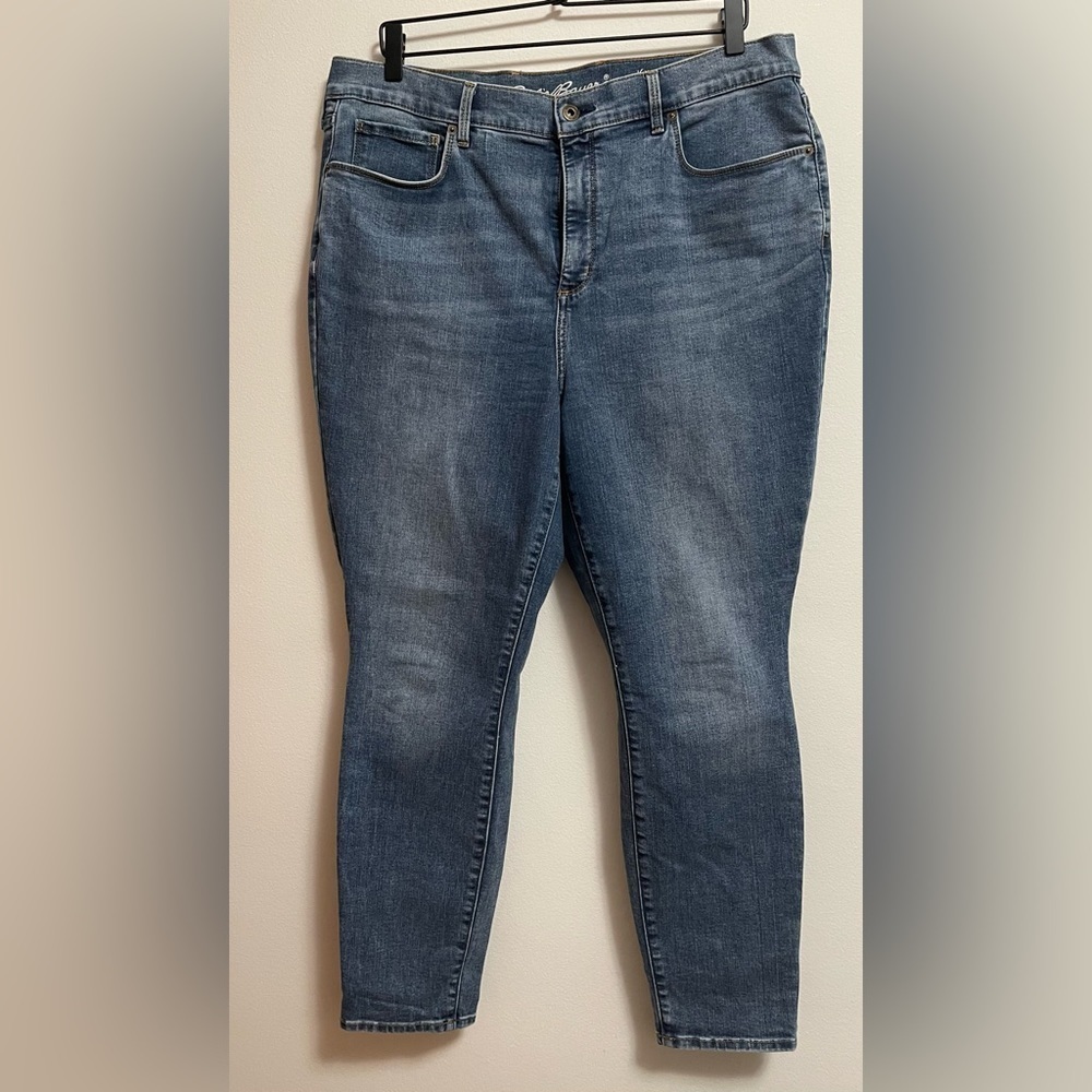 Eddie Bauer - High Rise Voyager Skinny‎ Jeans - Light Wash
